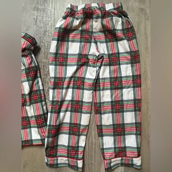 Kids size 6 Christmas pj set Holiday red and green plaid - Picture 4 of 8